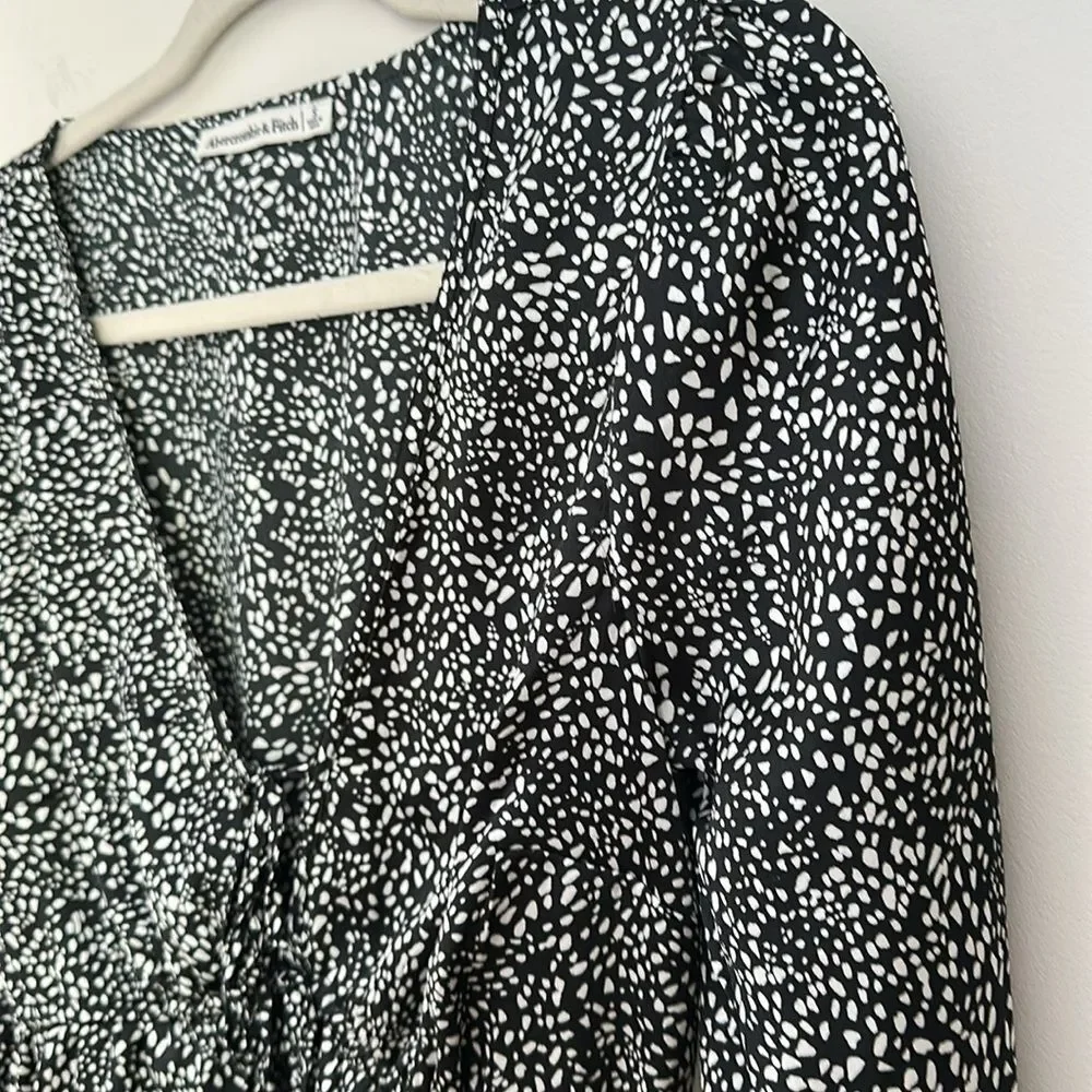 Abercrombie & Fitch Women’s Pooka Dot Puff Sleeve V-neck Blouse Size S